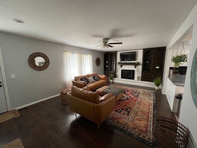 Building Photo - Beautifully updated, 3 bed 2 bath 2 car, located on a quiet street close to all things OKC!