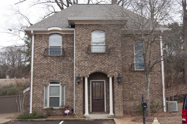 Building Photo - Falls Grove