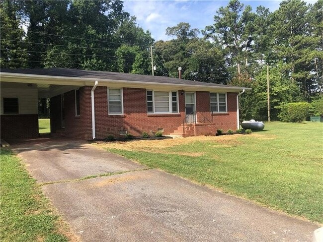 Building Photo - 688 Winndale Rd