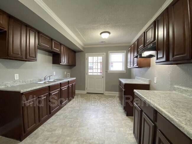 Foto del edificio - 1358 Cooper St