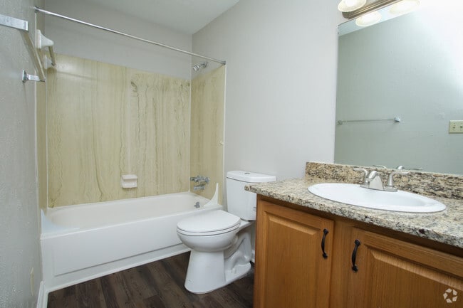 3BR, 2BA - 1300SF - Legacy of Dalton Apartments