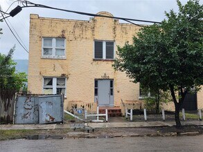 Building Photo - 1005 SW 19th Ave