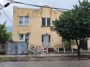 Building Photo - 1005 SW 19th Ave