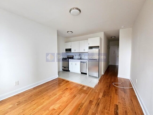 Building Photo - 515 W 168th St