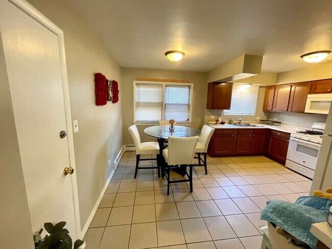 Building Photo - Berwyn Apts!