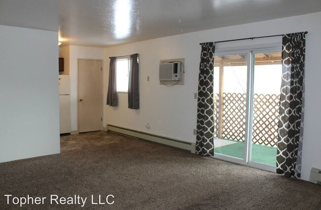 Building Photo - 409 S Fee St