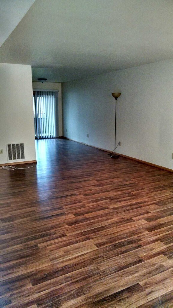 Foto del edificio - 2 Bedroom, 1.5 bath Townhouse: Cedar Grove...