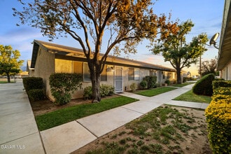 Building Photo - 2811 Desert St