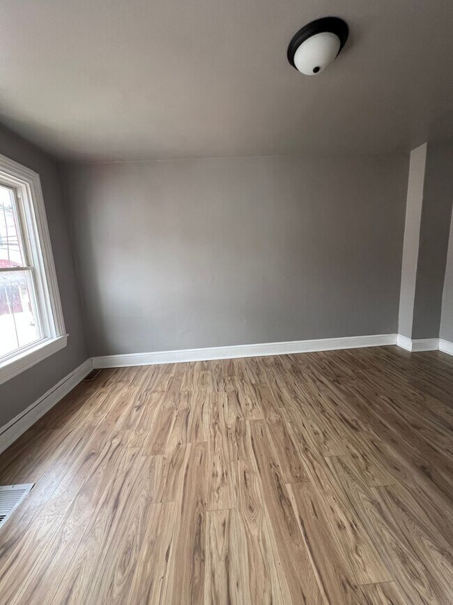 Foto del edificio - Single 3 BR House, close to downtown Lanca...