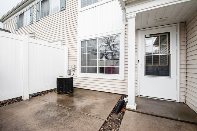 Building Photo - 14595 Evergreen Trail #63