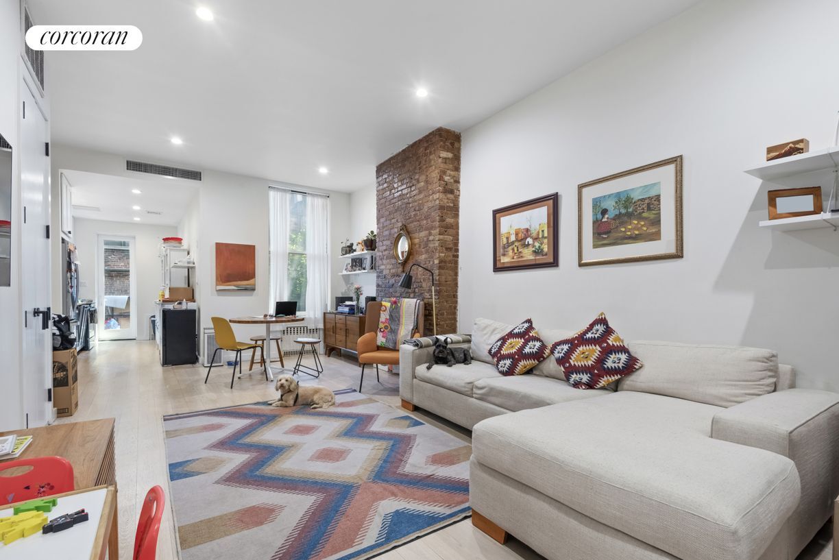 Foto principal - 110 Calyer St