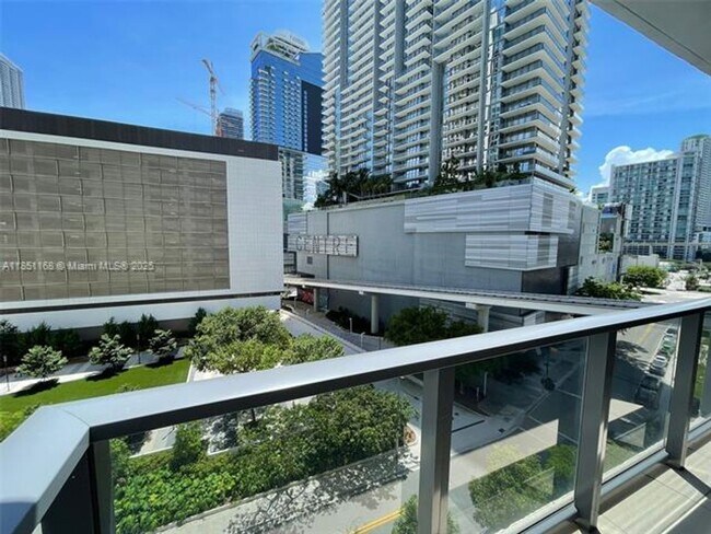 Foto del edificio - 31 SE 6th St