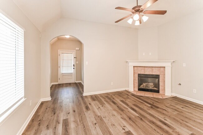 Building Photo - 10253 Evening Hill Dr