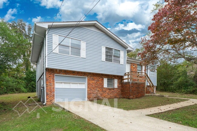 Building Photo - 2827 Arrowhead Cir NE
