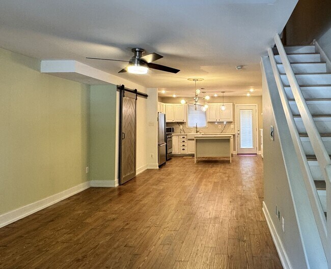 Foto del edificio - Spacious Passyunk Square Home with Finished Basement & Patio