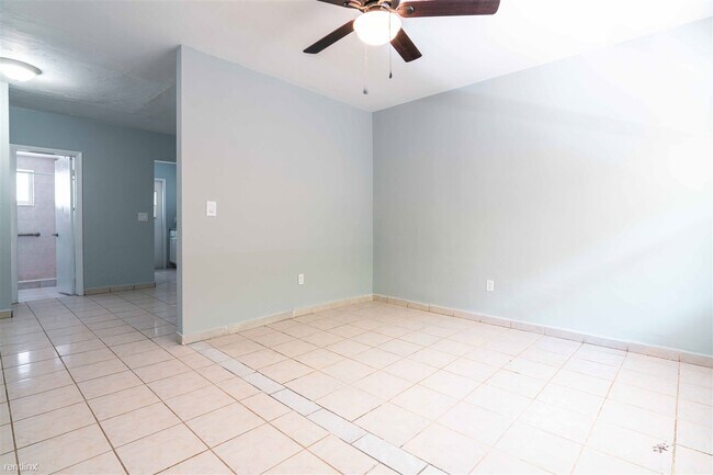 Foto del edificio - Studio, 1 bath Condo - 542 Euclid Avenue 5