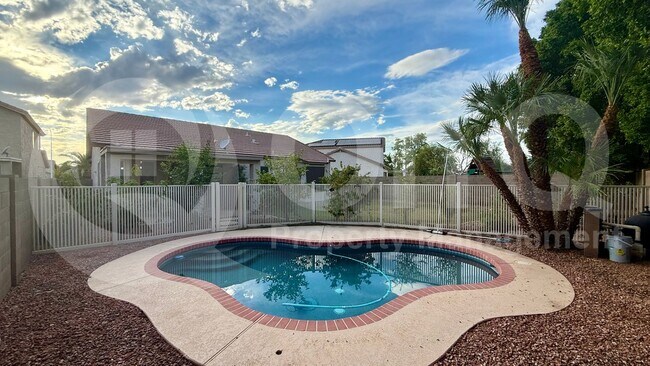 Building Photo - 173 N Pineview Dr