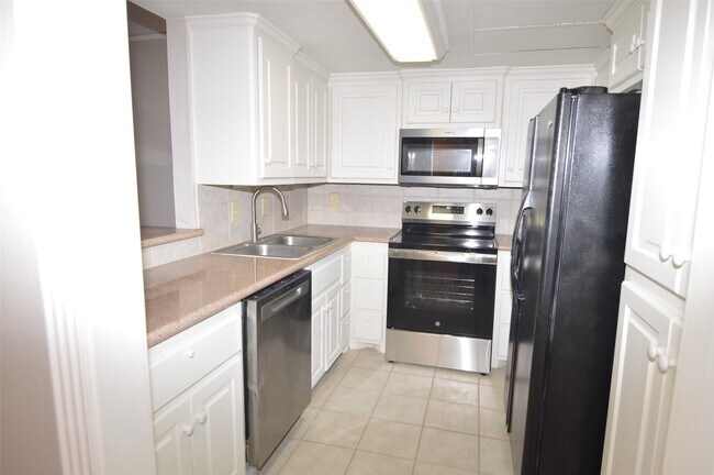 Foto del edificio - 14715 Barryknoll Ln