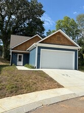 Building Photo - 4713 Heiskell Dr