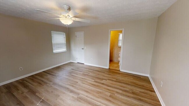 Building Photo - Beautiful Ranch with Large Pooool!