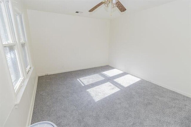 Foto del edificio - 5406 E Pine St