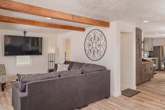 Building Photo - 322 Wolf River Dr