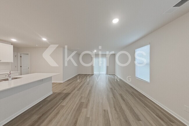 Foto del edificio - 131 Inez Ave