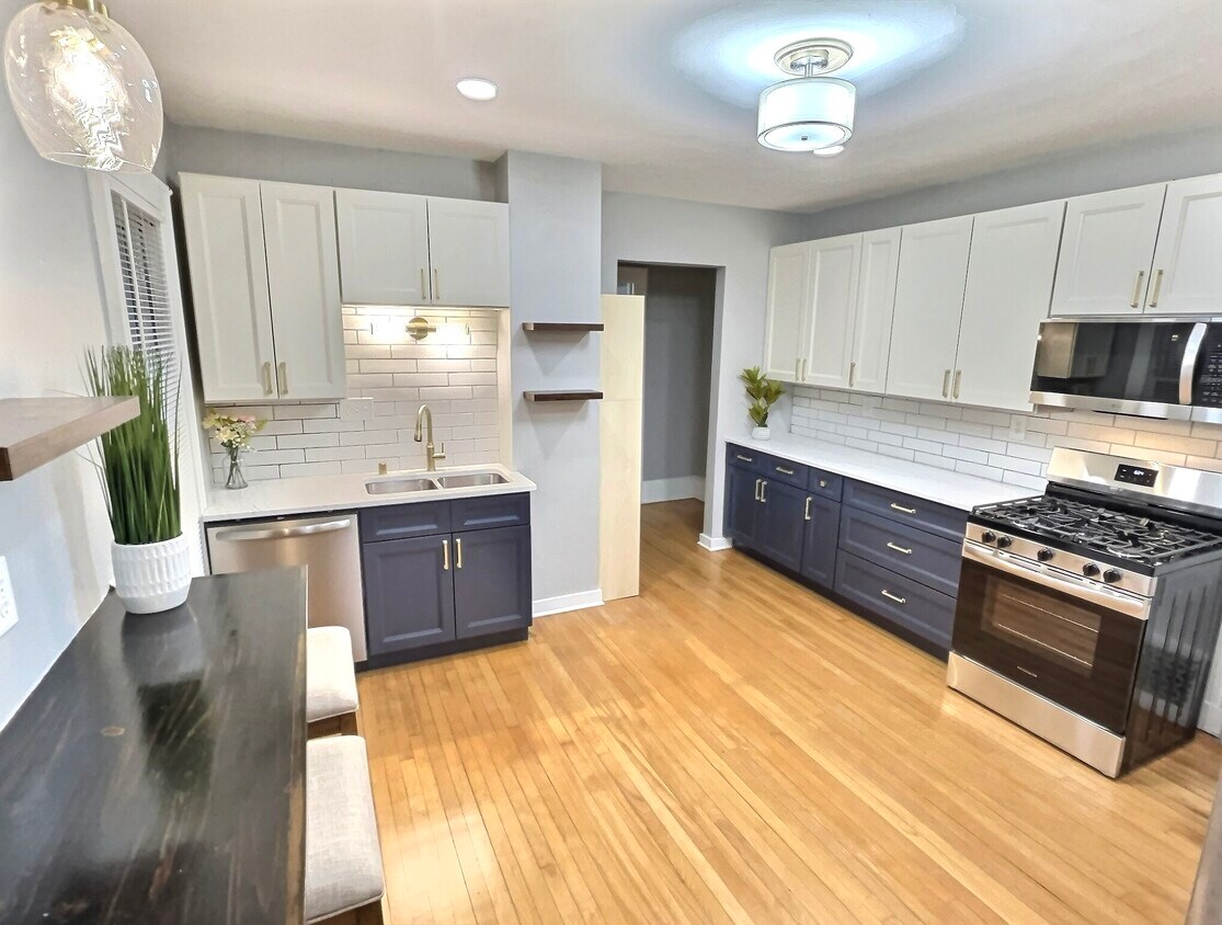 Foto principal - 2634 N Bartlett Ave