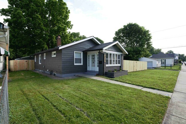 Building Photo - 319 Bernard Ave