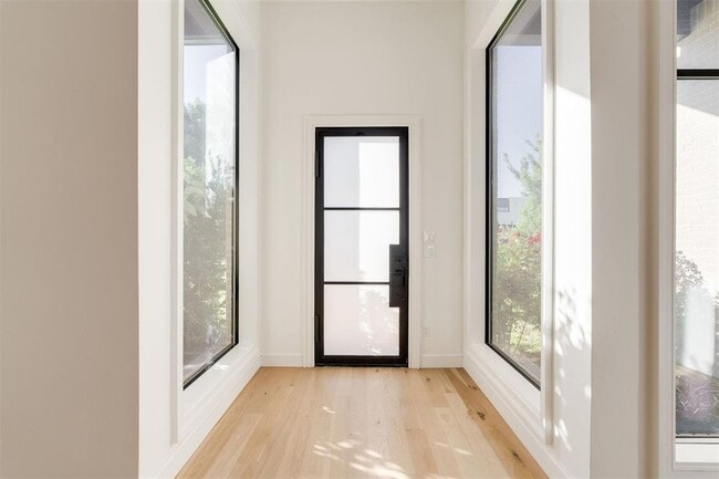 Building Photo - 827 NW 8th St