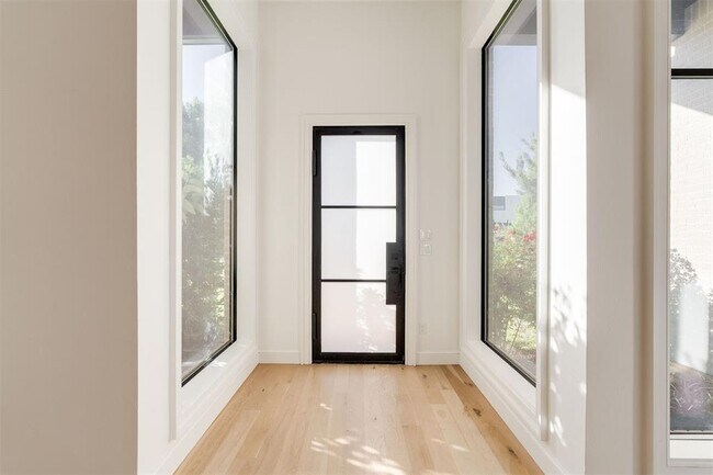 Foto del edificio - 827 NW 8th St