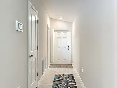 Foto del edificio - Well-Located Home Near Amenities | Lake Access + Pet Negotiable