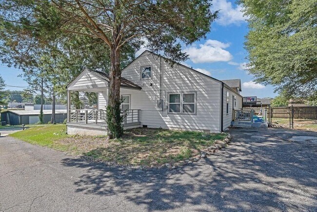 Foto del edificio - 280 Stone Mountain St