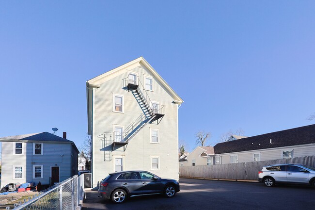 Building Photo - 327 High St