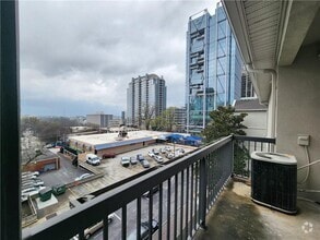 Building Photo - 1074 Peachtree Walk NE