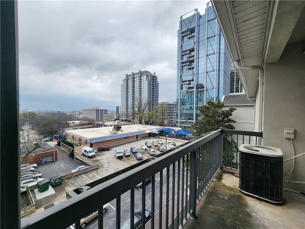 Foto principal - 1074 Peachtree Walk NE