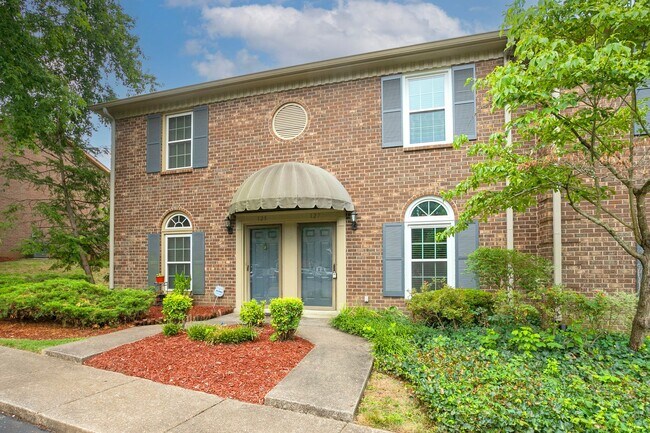 Foto del edificio - 127 Lakebrink Dr