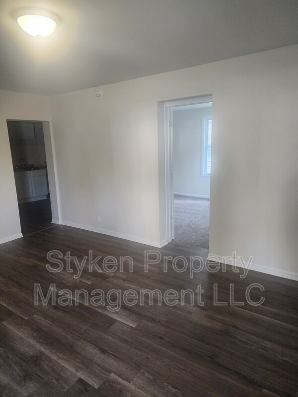 Building Photo - 312 W Merchant St
