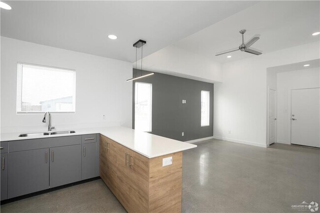 Foto del edificio - 24 Jenna Ln