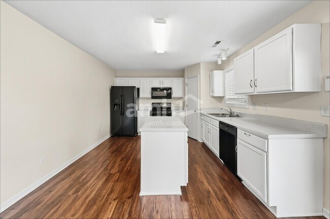 Foto del edificio - 808 Topsail Dr