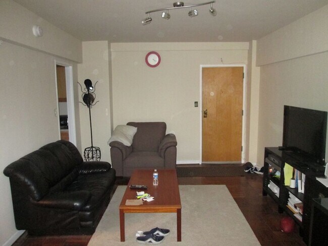 Foto del edificio - FREE RENT!  Unique Studio in Foggy Bottom with Solarium Near GW University and Hospital. An Excep...