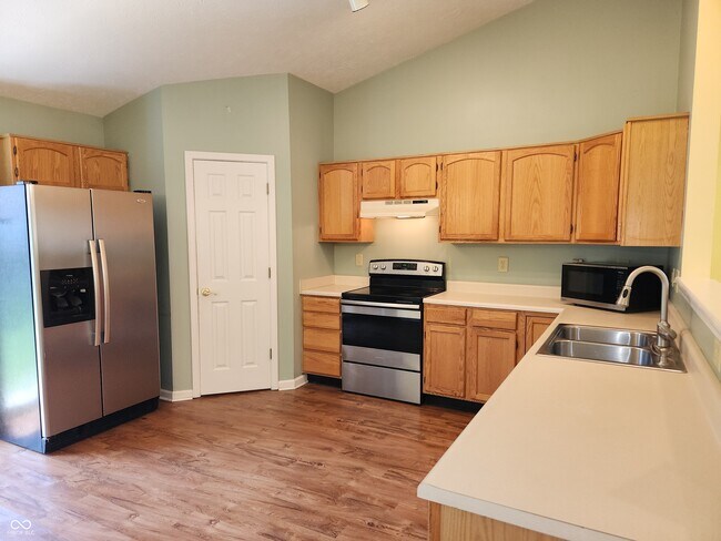 Foto del edificio - 10521 Sand Creek Blvd