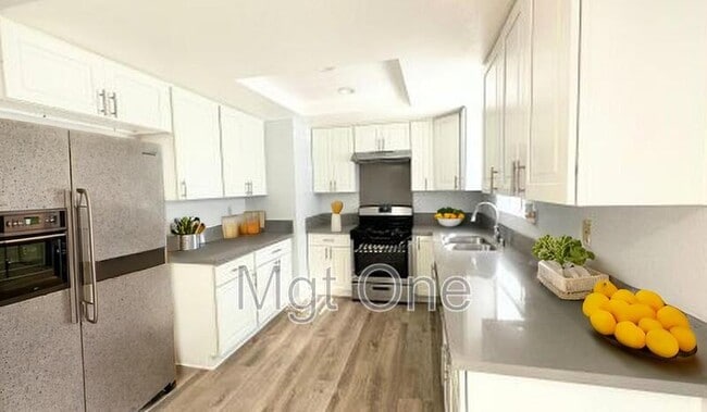 Foto del edificio - 4295 Gird Ave