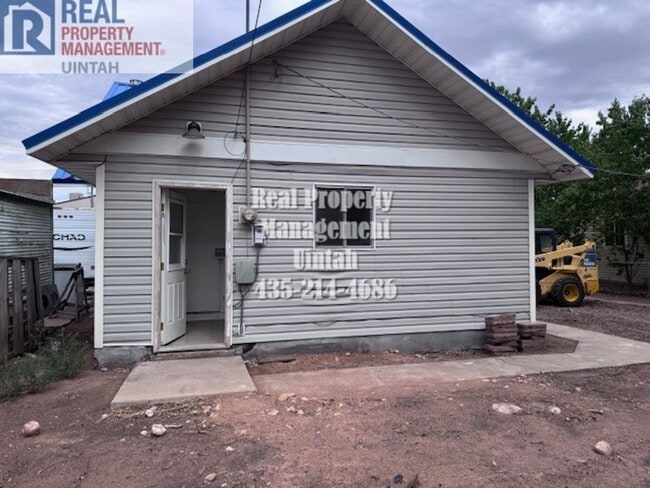Building Photo - Cute 3 Bedroom 1 Bathroom House
