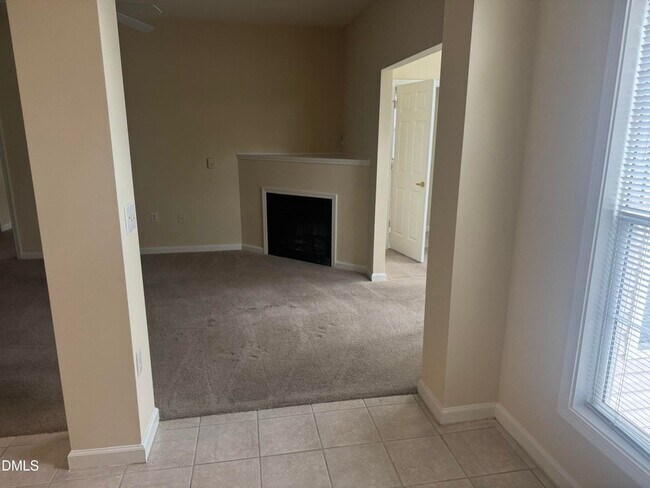 Foto del edificio - Special Rate! SPACIOUS 1 Bed 1.5 Bath Condo with Sunroom and AMENITIES!!!