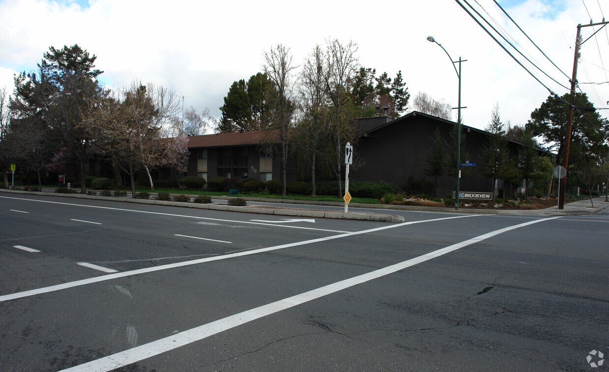 Building Photo - Brookview