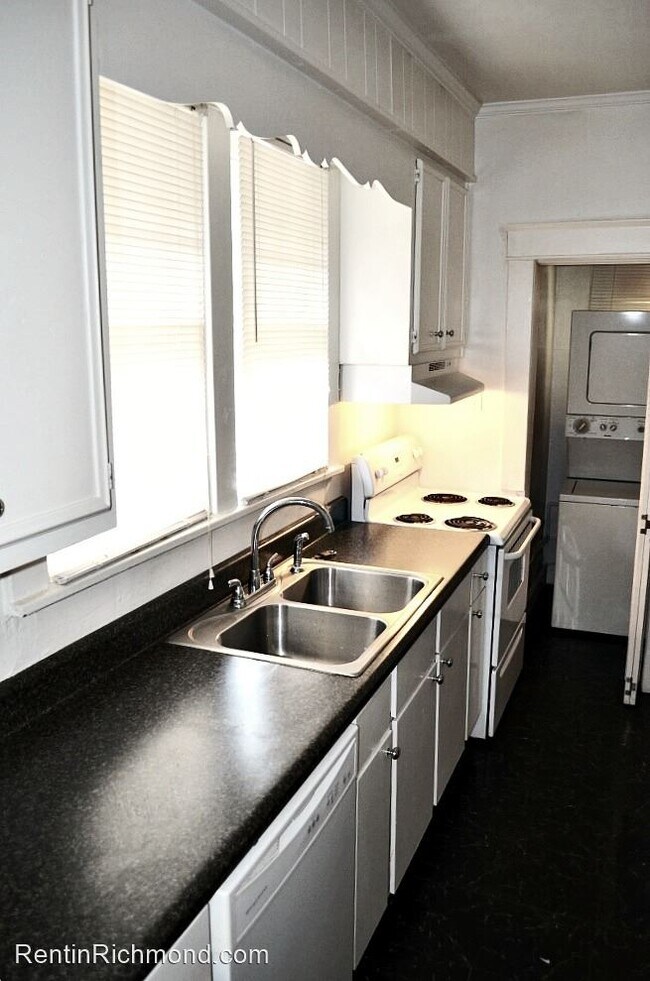 Building Photo - 2 br, 1 bath House - 4 W. 31st Street
