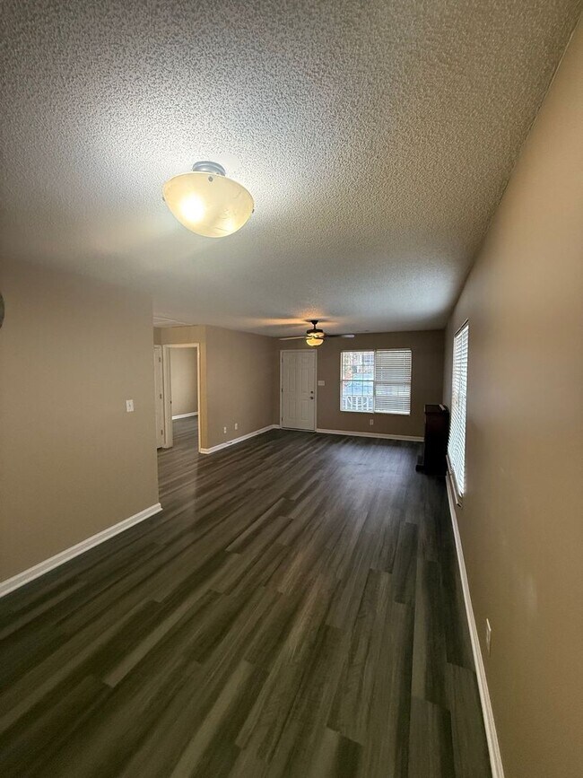 Foto del edificio - 2 Bed 2 Bath Home Near Cherry Park