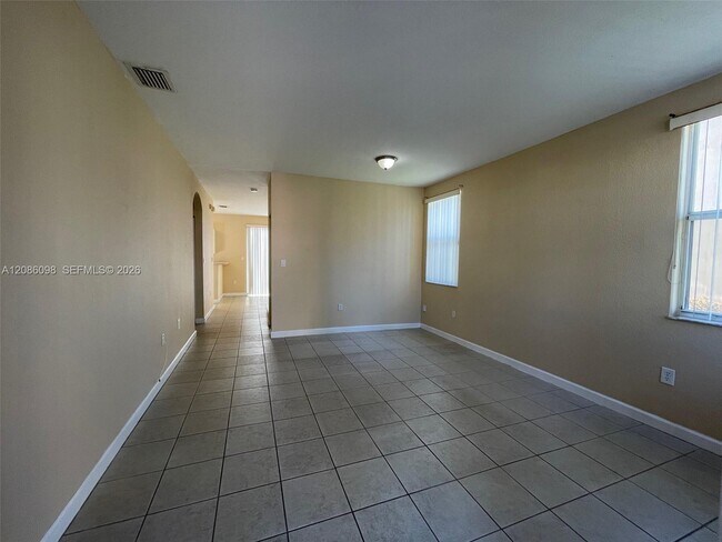 Foto del edificio - 992 NE 41st Pl