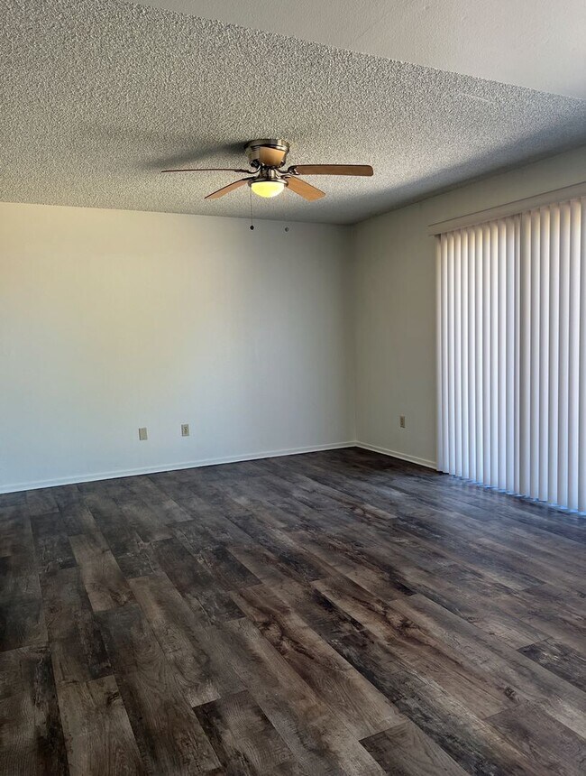 Foto del edificio - NICE 3 BED HOME IN CITRUS HEIGHTS!! HUGE YARD!!
